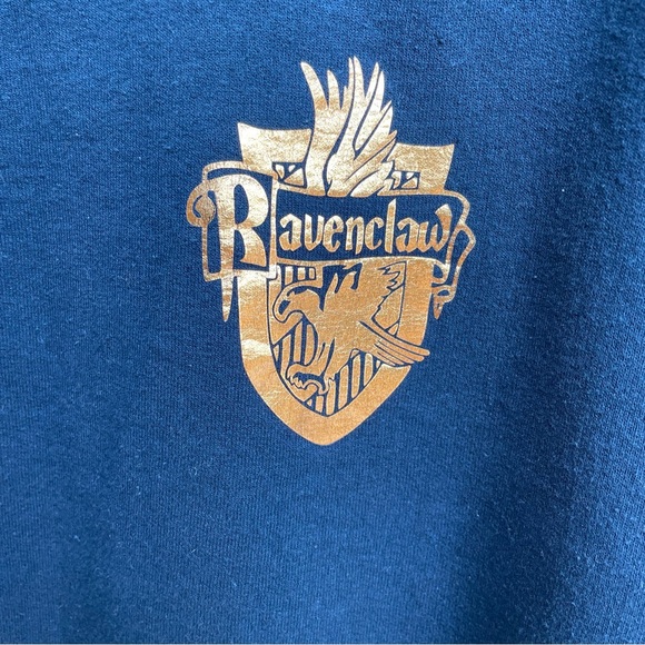 Harry Potter Ravenclaw Crest Navy Blue Medium Crewneck Sweatshirt quidditch - Picture 5 of 7